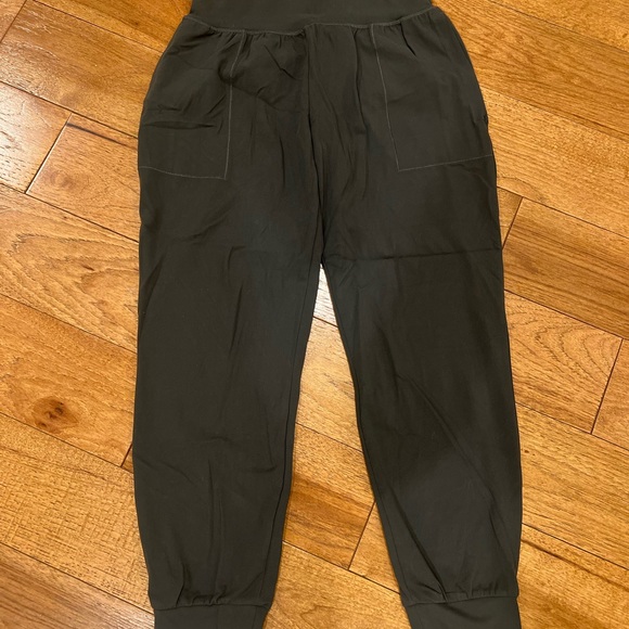 Athleta Pants - Athleta Woman’s Salutation Olive Joggers